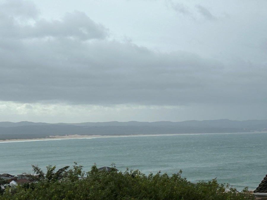 6 Bedroom Property for Sale in Wavecrest Eastern Cape